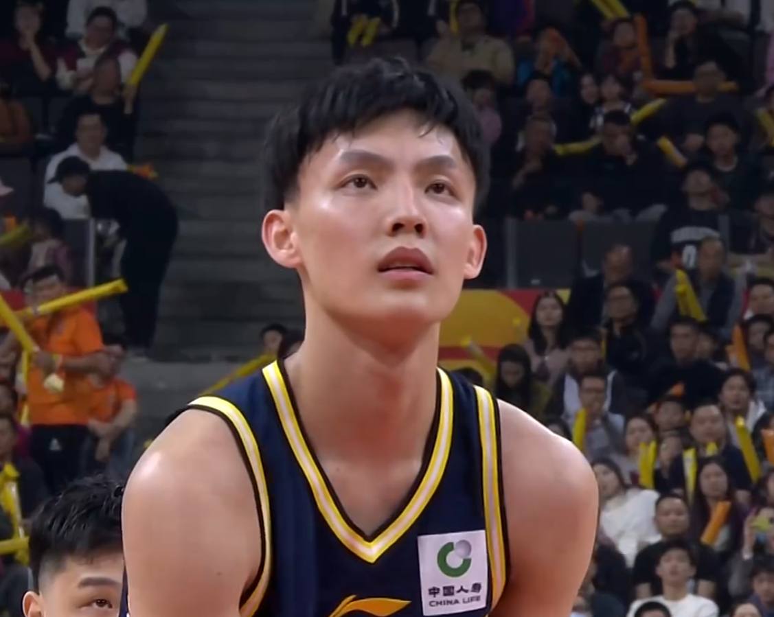 九游官方网站-广东宏远今日早报！徐杰无缘最佳阵容，新大外迎首秀，胡明轩轮休