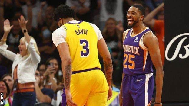 _124059405_2022-04-06t051958z_434544007_mt1usatoday18028623_rtrmadp_3_nba-los-angeles-lakers-at-phoenix-suns-8d593d7229b906983289c147e46ecc27986a9594.jpg