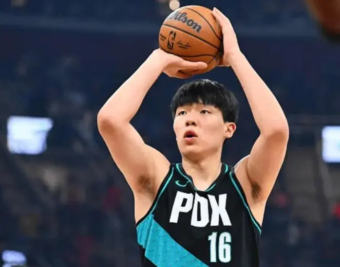 九游官方网站-杨瀚森半场出战7分钟，1投0中，得到0分3篮板0助攻&amp;amp;1失误